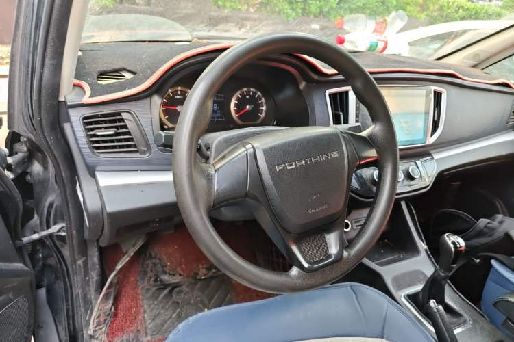 Used FORTHING Lingzhi 2022 Entry-Level M5L 1.6L Comfort Version 7 Seats