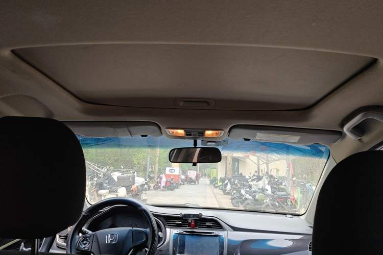 Used Honda Crider 2013 1.8L automatic luxury edition Headliner