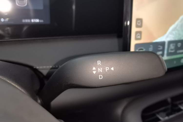 Used BYD Sealion 06 New Energy 2025 Model DM-i 170 Navigation Pro Edition Gear Lever