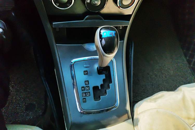 Used BYD L3 2013 1.5L Automatic Comfort Edition Gear Lever