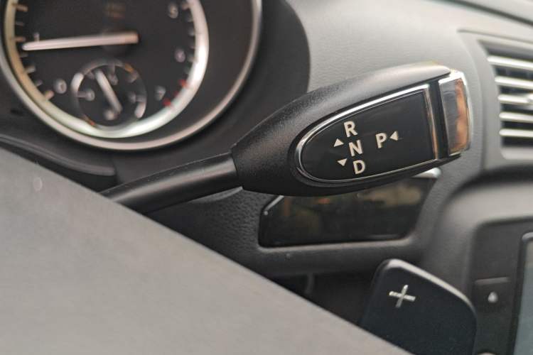 Used Mercedes-Benz R-Class 2017 R 320 4MATIC Business Edition Prestige Model
