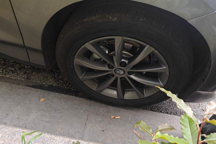 Used BYD Qin L 2025 EV 545KM Beyond Version Right Front Wheel Hub