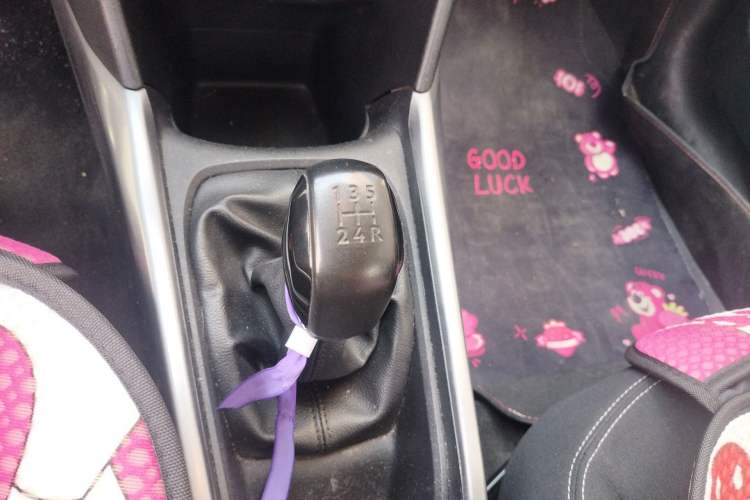 Used Peugeot 2008 2014 1.6L Manual Trend Edition Gear Lever