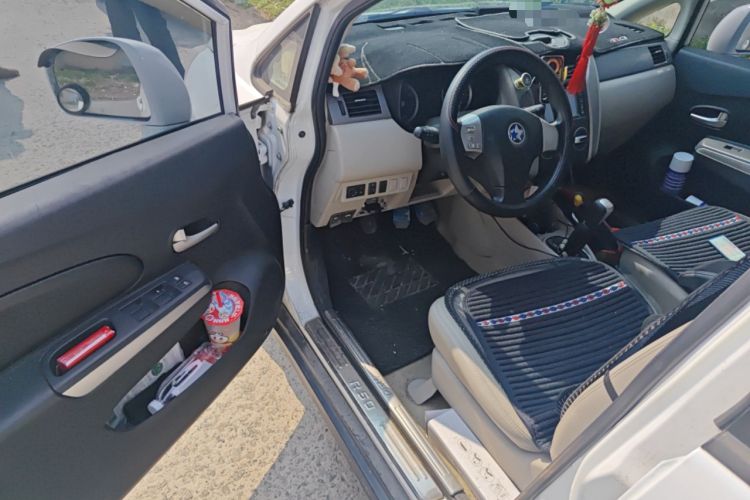 Used Venucia R50 2015 1.6L Manual Luxury Edition