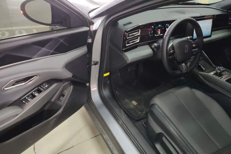 Used BYD Qin L 2025 DM-i Smart Drive 80KM Leading Model Driver Seat