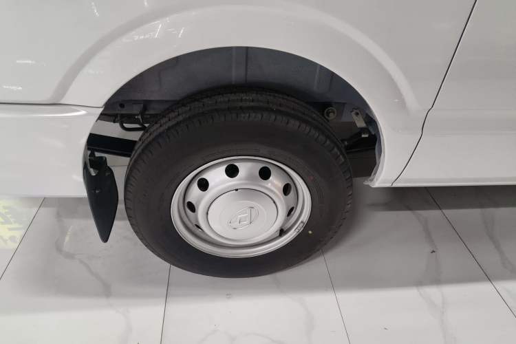 Used SAIC MAXUS Xintu V80 2023 2.0T Manual Classic Aoyuntong Long Wheelbase Mid-Height 6/7/8/9-Seater