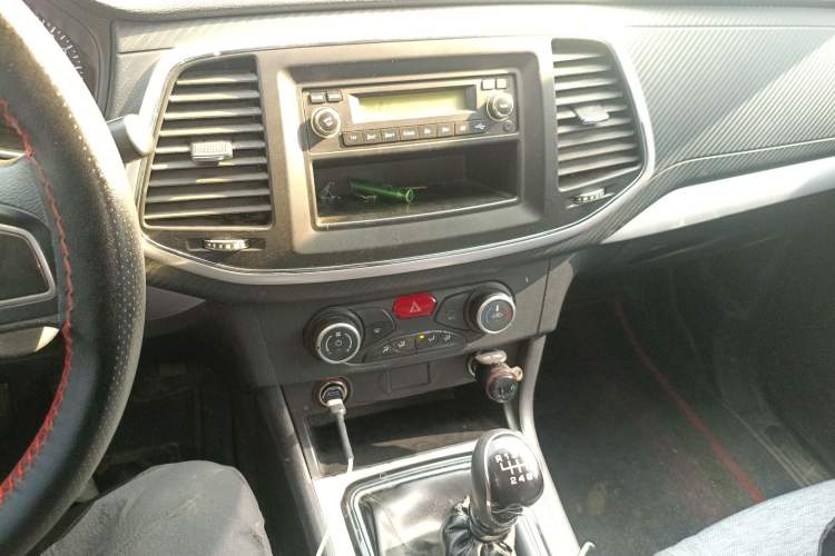 Used Zxauto Terralord 2021 2.5T New Commercial Version Diesel Two-Wheel Drive Big Double Cab JE4D25Q6A Audio And AC Panel