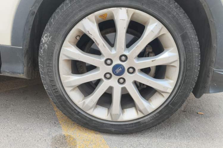 Used Ford Kuga 2015 1.5L GTDi Two-Wheel Drive Fashion Edition Right Front Wheel Hub