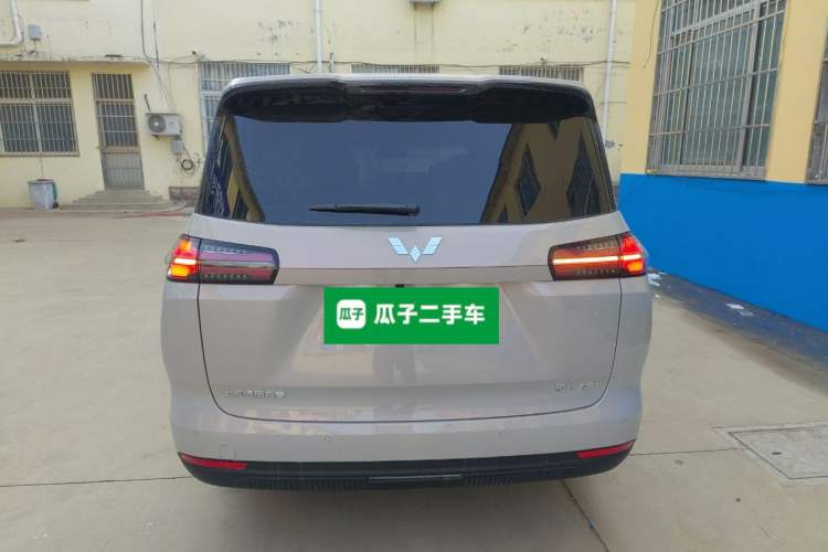 Used Wuling Starlight 730 2025 Model Plug-in Hybrid 125km Luxury Edition
