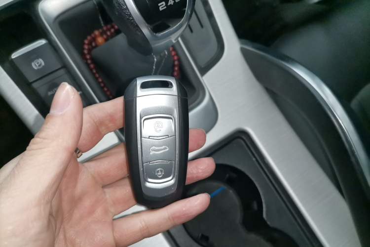 Used Geely Auto Emgrand X7 Sport 2018 2.0L Manual Two-Wheel Drive Zhiya Version
