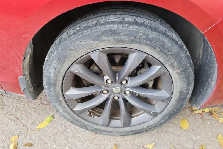 Used Baojun RC-6 2019 1.5T CVT Elite Version with 24-Hour Online Service Right Front Wheel Hub