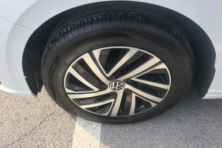 Used Volkswagen Lavida 2024 300TSI DSG Starry Sky Leading Edition Left Front Wheel Hub