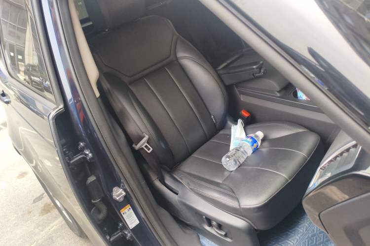 Used Land Rover Discovery 2017 3.0 SC V6 SE Right Front Seat