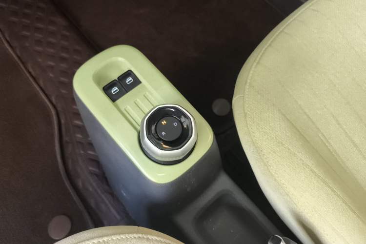 Used Geely Galaxy Panda 2023 Panda Mini 200km Endurance Bear
