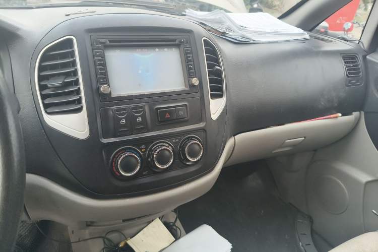 Used FORTHING Lingzhi 2013 V3 1.5L 7-Seater Standard Model II
