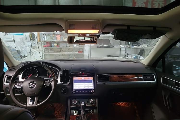 Used Volkswagen Touareg 2011 3.0 TSI Standard Version Headliner