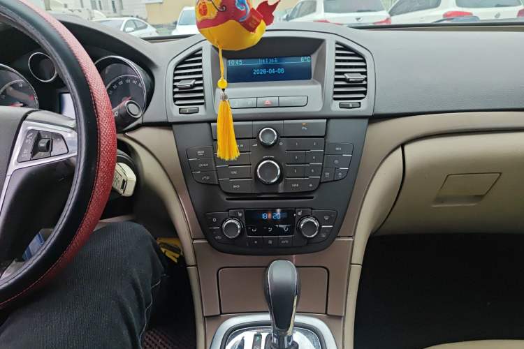 Used Buick Regal 2011 2.0L Comfort Edition Audio And AC Panel