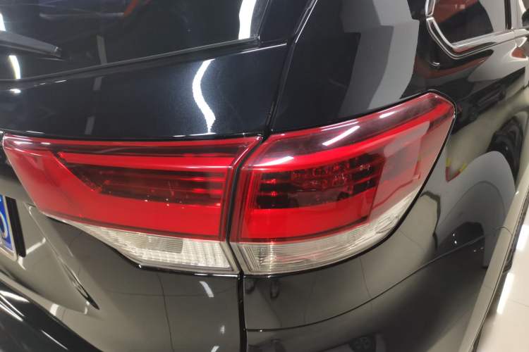 Used Toyota Highlander 2018 2.0T Four-Wheel Drive Luxury Version 7 Seats China VI Standard
