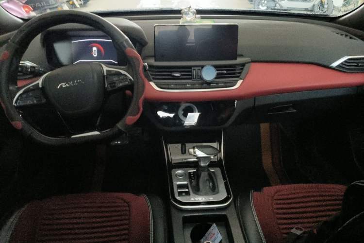 Used Dongfeng Aeolus Yixuan 2020 230T Automatic Dazzle Track Rider Edition Center Console