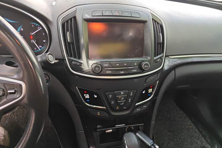 Used Buick Regal 2015 1.6T Elite Tech Model Audio And AC Panel