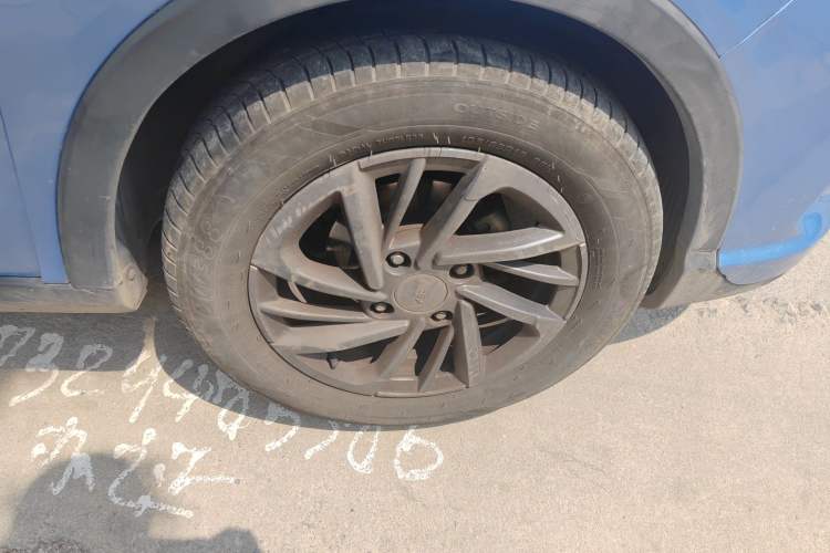 Used NETA V 2021 Standard Range Entertainment Edition Right Front Wheel Hub