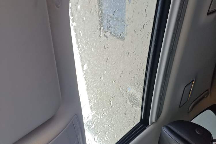 Used Mercedes-Benz E-Class 2016 E 300 L Sporty and Stylish Model
