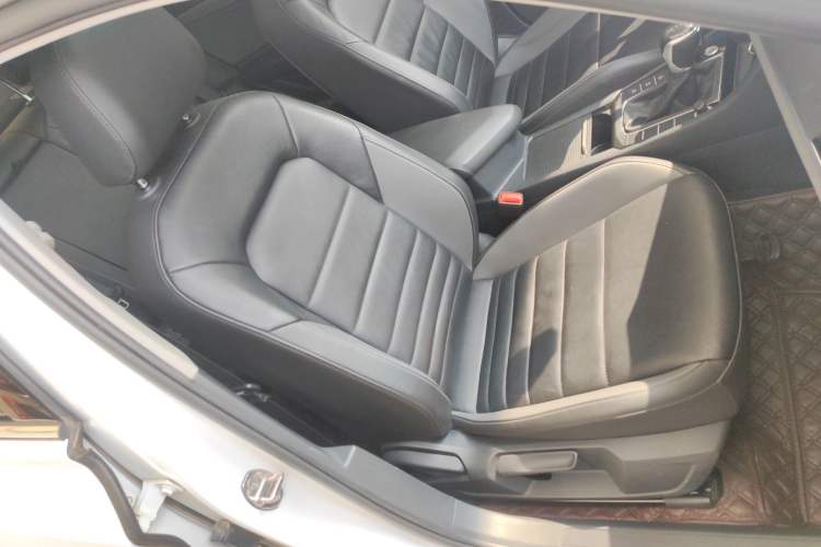 Used Volkswagen Sagitar 2022 280TSI DSG Excellence Edition Right Front Seat