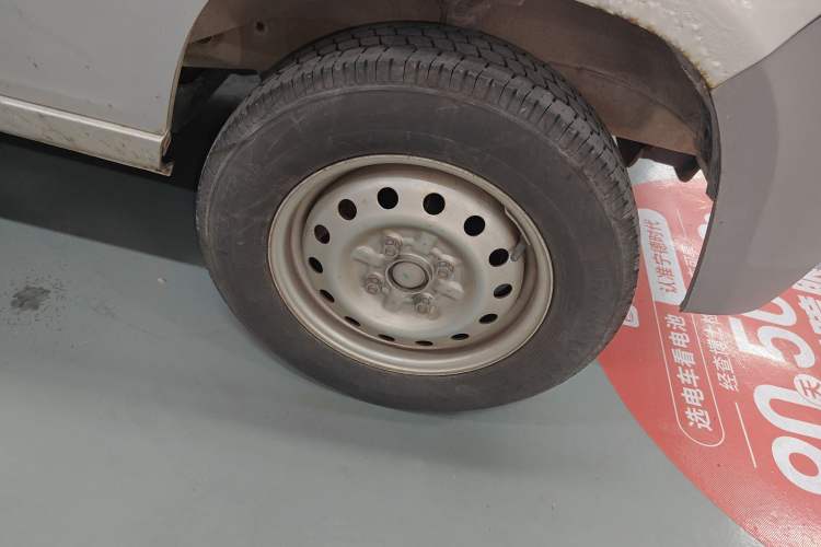 Used Wuling Zhiguang 2015 1.2L Practical LS-I Model Right Front Wheel Hub