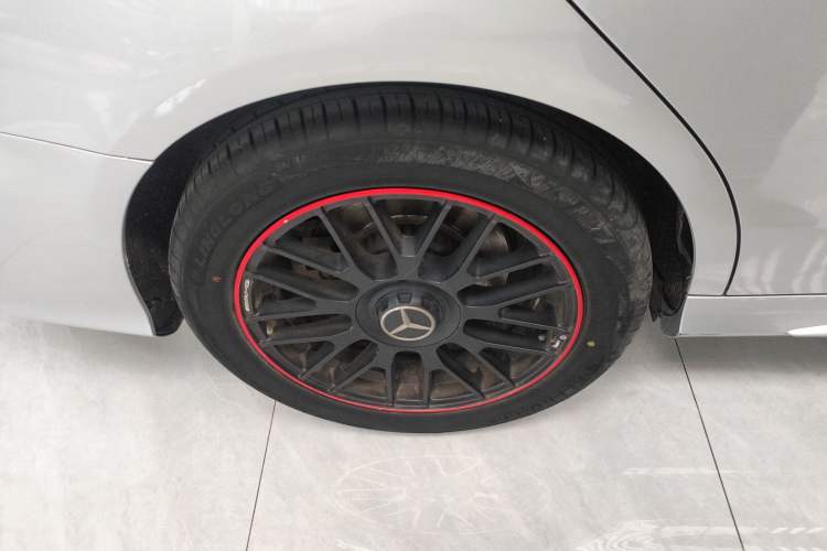 Used Mercedes-Benz C-Class 2015 Revised C 200 L Sport Edition Right Rear Wheel Hub