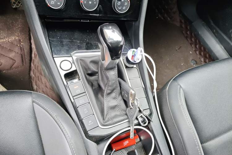 Used Volkswagen Sagitar 2020 200TSI DSG Comfort Version China VI Standard Gear Lever