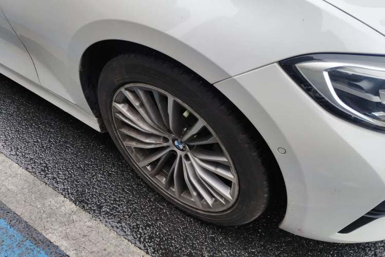 Used BMW 3 Series 2020 320i Sport Package Right Front Wheel Hub