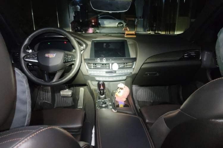 Used Cadillac CT5 2021 28T Platinum Sport Model Center Console