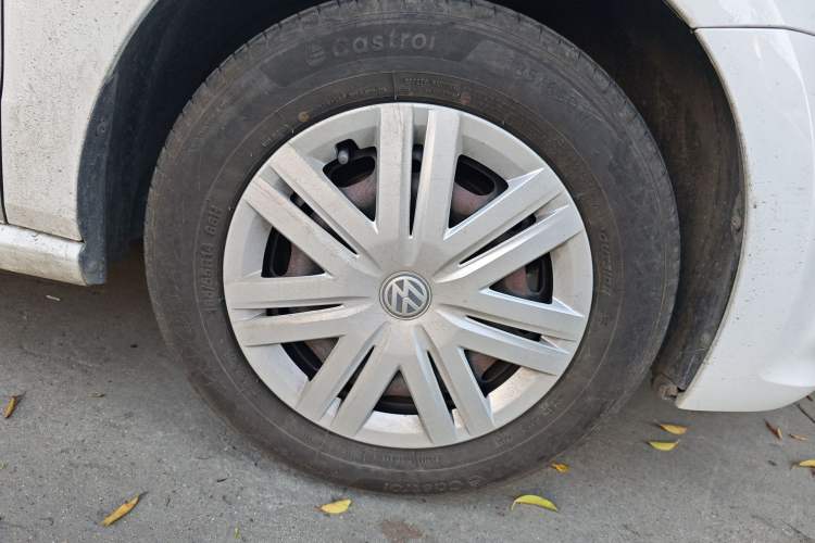 Used Volkswagen Polo 2016 1.4L Manual Fashion Model Right Front Wheel Hub