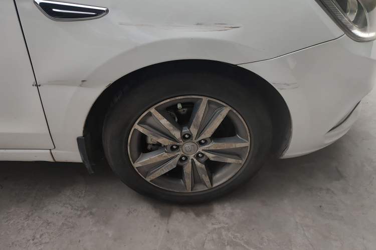 Used CHANGAN Eado 2016 1.6L GDI Automatic JingShang Model Right Front Wheel Hub