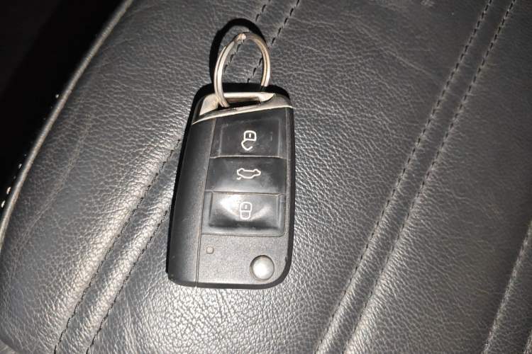 Used Volkswagen Touran 2018 Volkswagen Touran L 280TSI DSG Comfort Edition 7-seater Vehicle Key