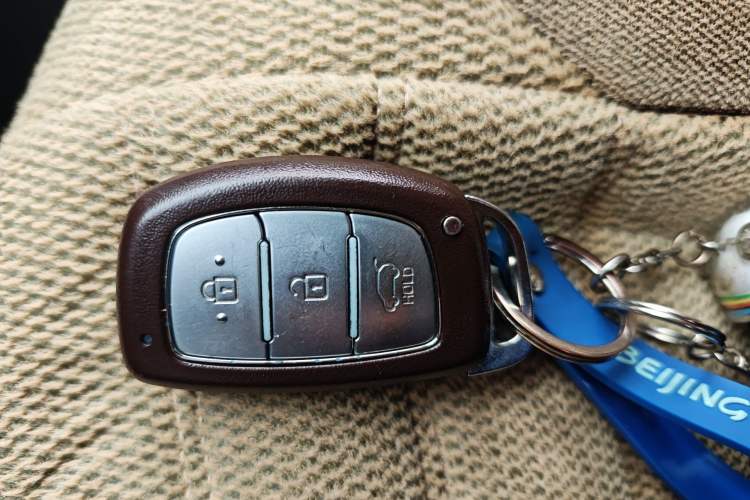 Used Hyundai ix25 2015 1.6L Automatic Two-Wheel-Drive Deluxe DLX Model Vehicle Key