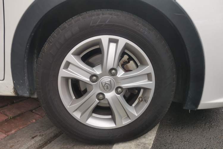 Used Baojun 310 2017 1.5L Manual Luxury Model Right Front Wheel Hub