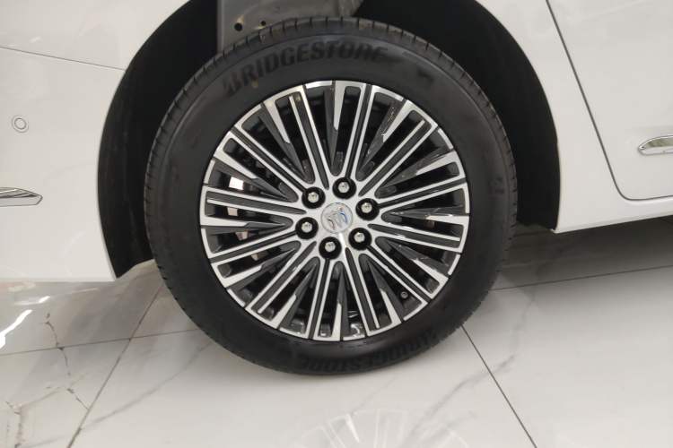 Used Buick GL8 New Energy 2024 Lu Zun Luxury Edition 6-Seater Right Rear Wheel Hub