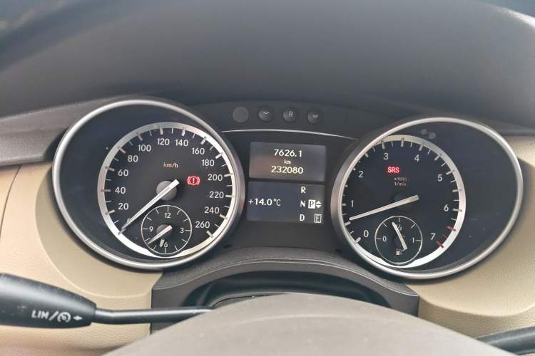 Used Mercedes-Benz R-Class 2011 R 300 L Business Model Instrument Cluster