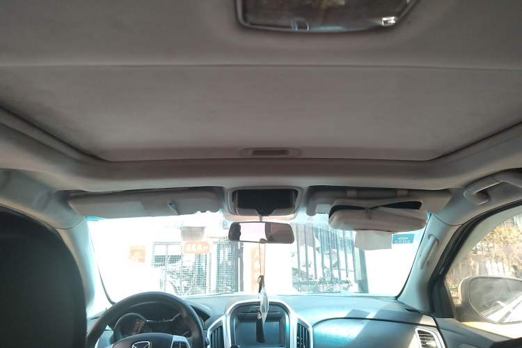 Used JMC Yusheng S350 2013 2.4T Automatic 4x4 Diesel Ultra-Luxury 5-Seater Headliner