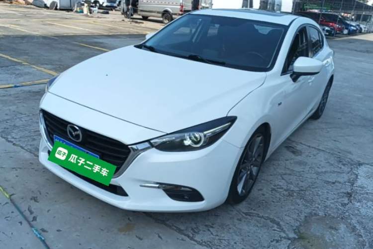 Used Mazda 3 Axela 2017 Hatchback 2.0L Automatic Luxury Model Emission Standard China V