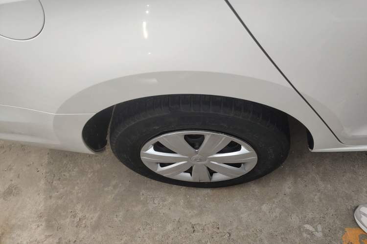 Used Volkswagen Jetta 2015 Value Edition 1.6L Manual Fashionable Style Right Rear Wheel Hub