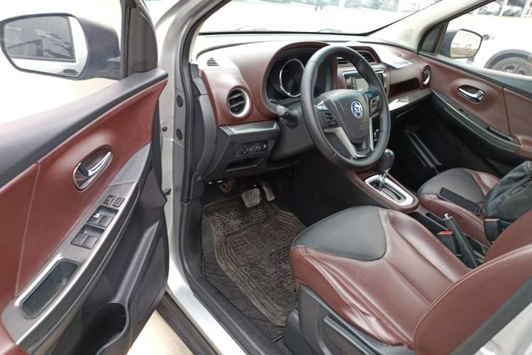 Used Venucia M50V 2019 1.6L CVT Luxury Edition