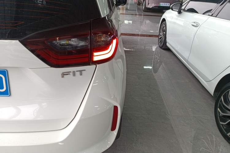 Used Honda Fit 2022 1.5L CVT Trendy Sunroof Edition Exterior 6