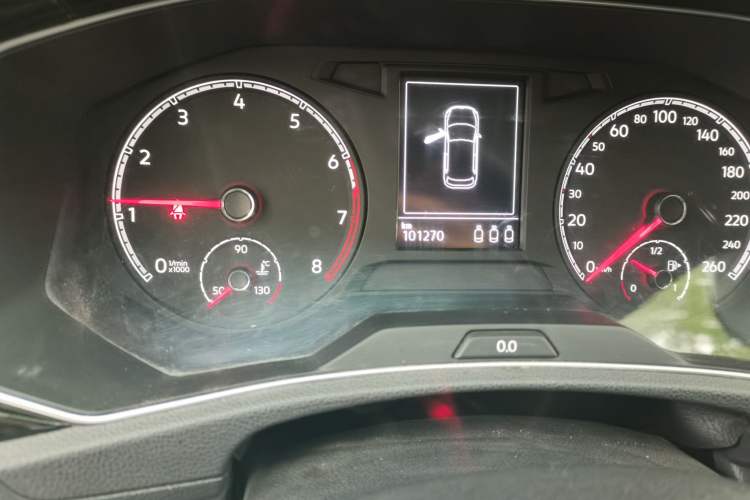 Used Volkswagen T-ROC 2018 280TSI DSG Two-Wheel-Drive Comfort Version China V Standard Odometer Close Up