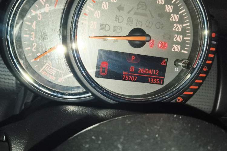 Used MINI 2016 1.5T COOPER Odometer Close Up