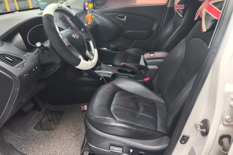 Used Hyundai ix35 2015 2.0L Automatic Two-Wheel Drive Leading Trim China IV Standard
