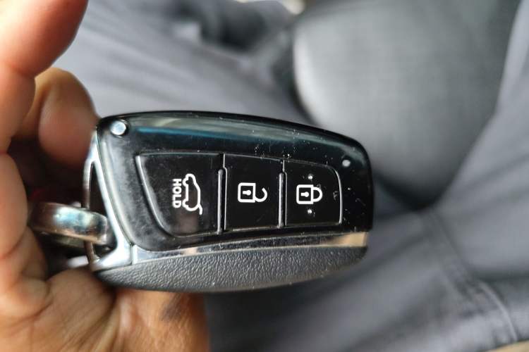 Used Hyundai Santa Fe 2013 2.4L Automatic Two-Wheel Drive Smart Version Vehicle Key