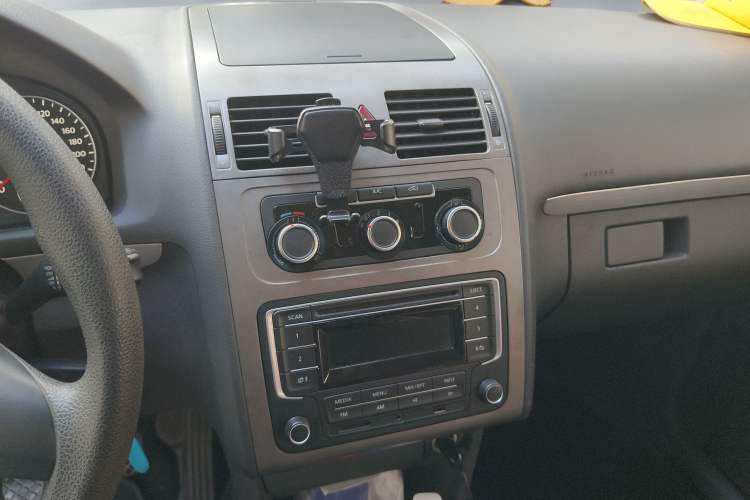 Used Volkswagen Touran 2013 1.4T Manual Fashion Edition 5 Seats Audio And AC Panel