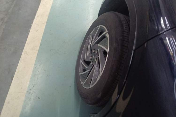 Used Lincoln Corsair 2024 1.5T Two-Wheel Drive Deluxe Hybrid Version Right Rear Wheel Hub